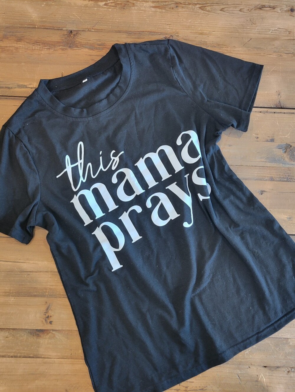 This Mama Prays Black Graphic Tee